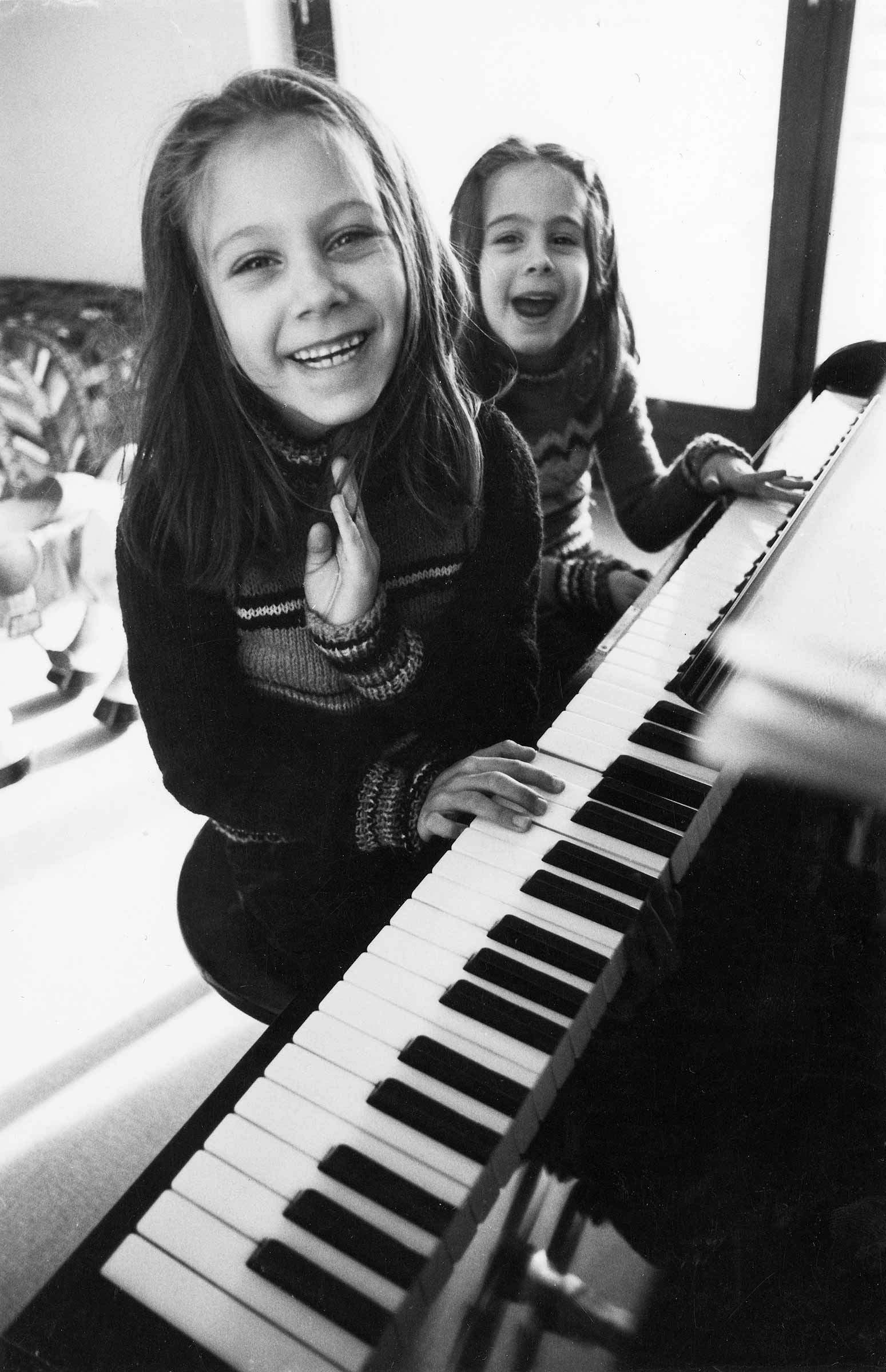 Eva 6 years old playing piano with her sister