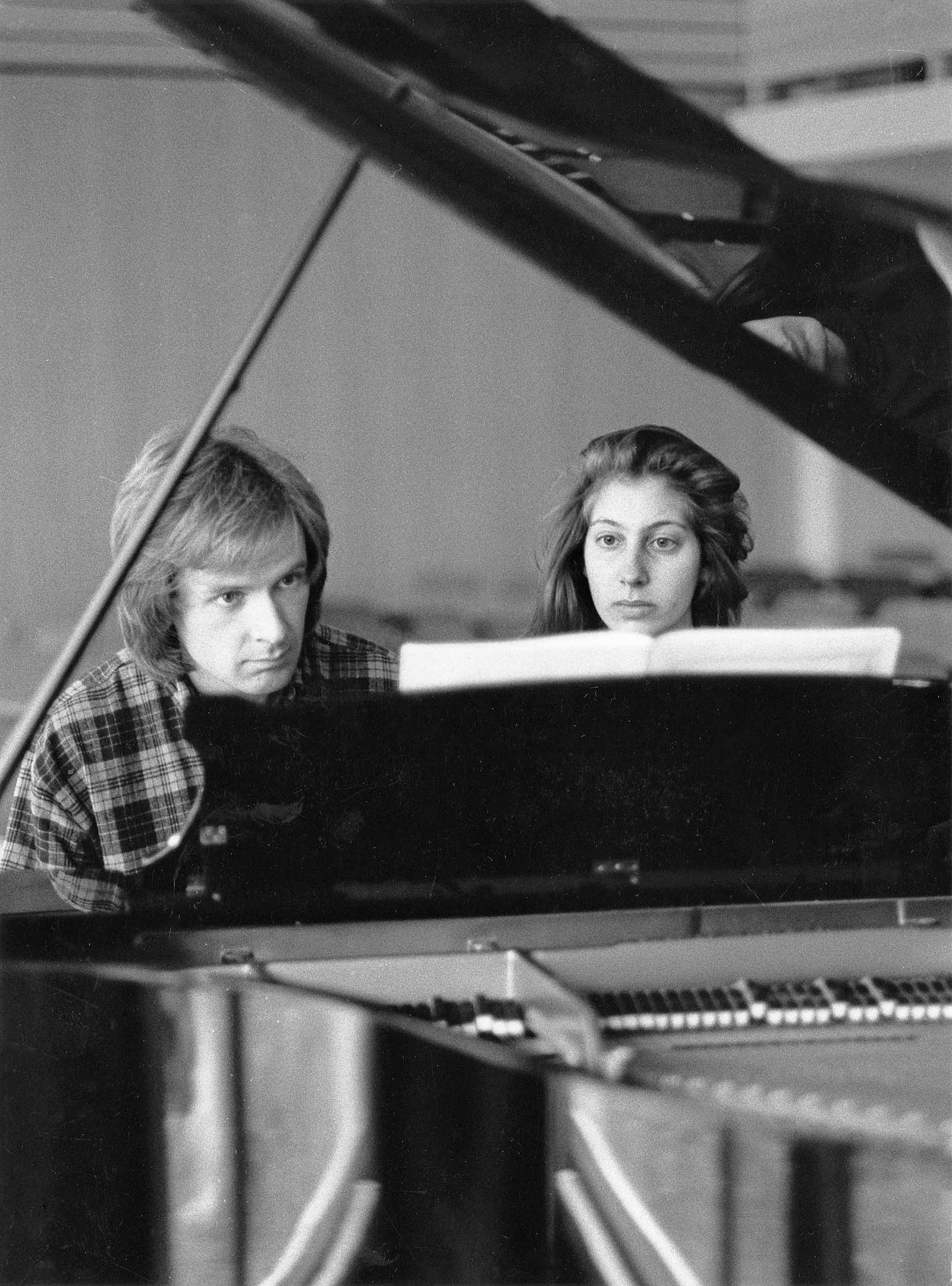 Eva 18 years old playing piano with Jame